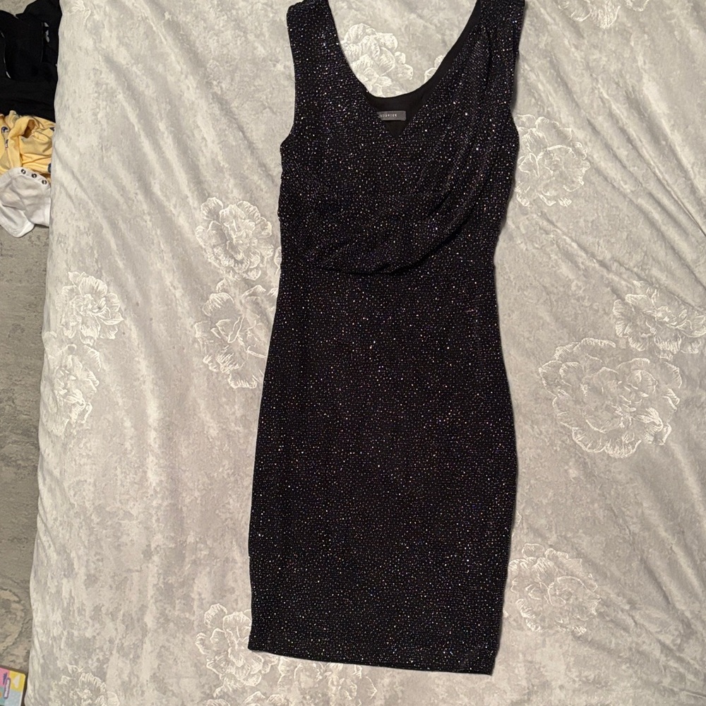 Elegant Black Sleeveless Sparkly Dress